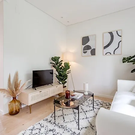 Casa Boma - Modern & Luminous With Balcony - Alcantara I ליסבון